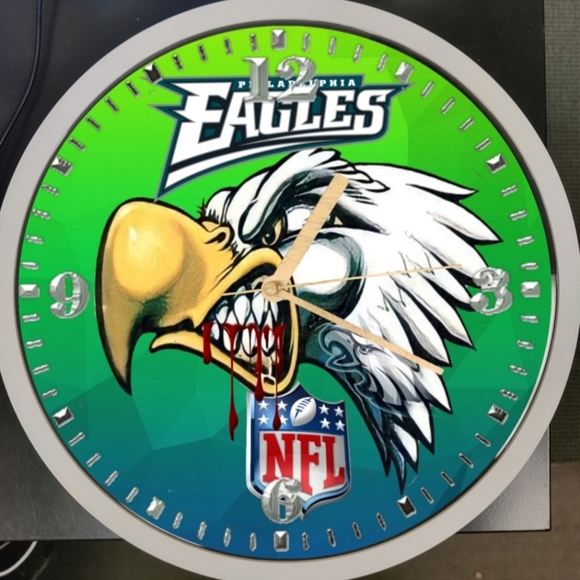 Angry eagle clock - Picture 4 of 4